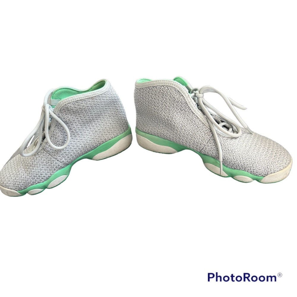 Air Jordan Horizon Green Glow Sneakers Gray/Mint Woven 819848-014 Size 5.5Y